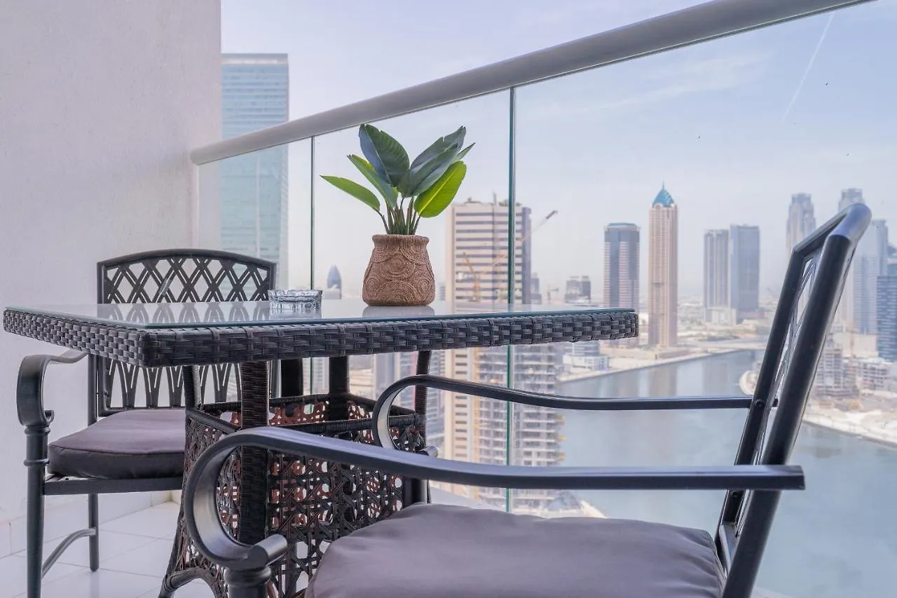 Spectacular Burj Khalifa View Service Apartment 迪拜